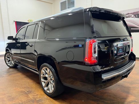 Used 2020 GMC Yukon XL Denali w/ Denali Premium Package RWD image 2