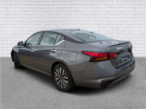 Used 2024 Nissan Altima 2.5 SV image 3