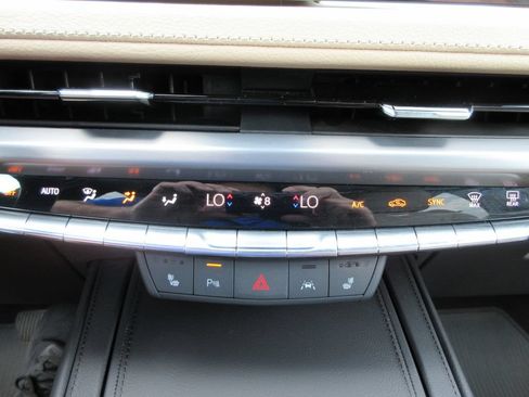 Certified 2024 Cadillac XT4 Luxury w/ Cold Weather Package FWD image 31