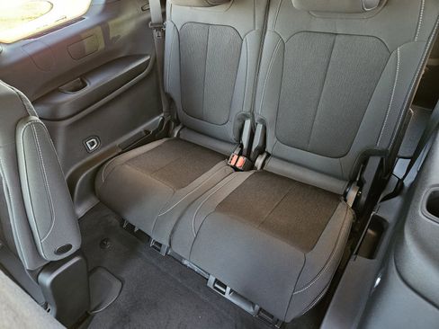 New 2025 Jeep Grand Cherokee L Laredo image 27