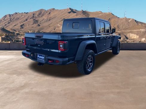 Used 2025 Jeep Gladiator Rubicon w/ Convenience Group image 14