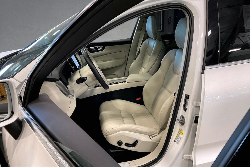 Certified 2023 Volvo XC60 B5 Plus w/ Climate Package AWD/4WD image 22