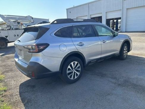 Used 2022 Subaru Outback Premium AWD/4WD image 3