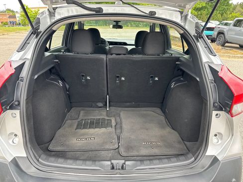 Used 2020 Nissan Kicks SV FWD image 16