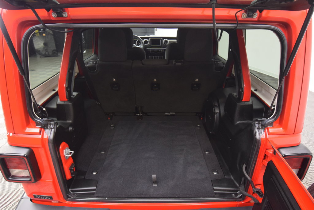 Used 2018 Jeep Wrangler Unlimited Sahara AWD/4WD image 24