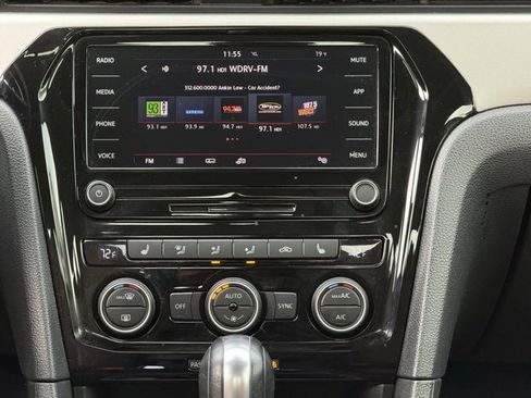 Used 2022 Volkswagen Passat 2.0T SE image 28