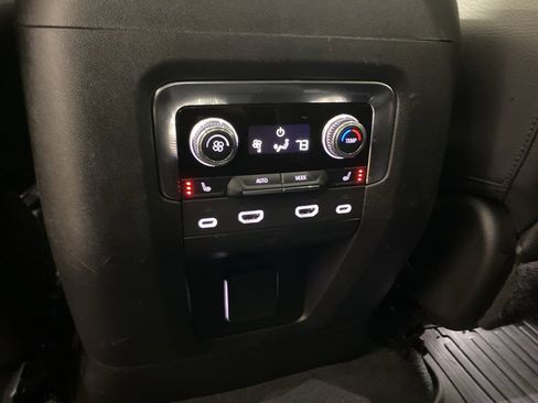 Used 2024 GMC Yukon Denali w/ Advanced Technology Package image 22