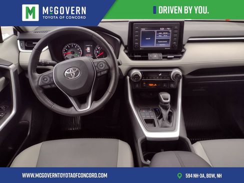 Used 2022 Toyota RAV4 XLE Premium image 16