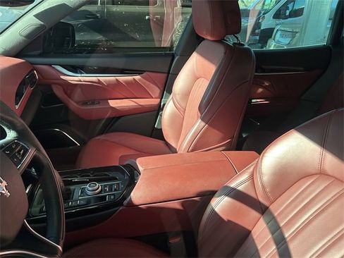 Used 2023 Maserati Levante GT image 11