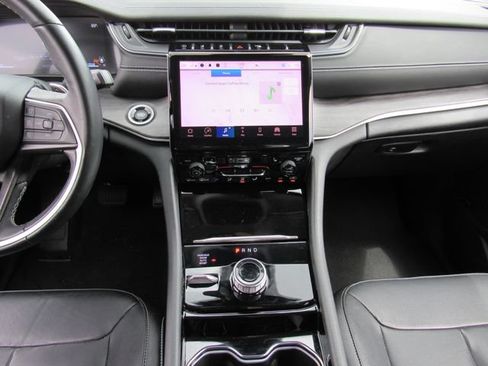 Used 2022 Jeep Grand Cherokee Limited AWD/4WD image 19