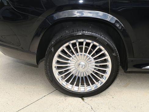 Used 2023 Mercedes-Benz Maybach GLS 600 4MATIC image 11