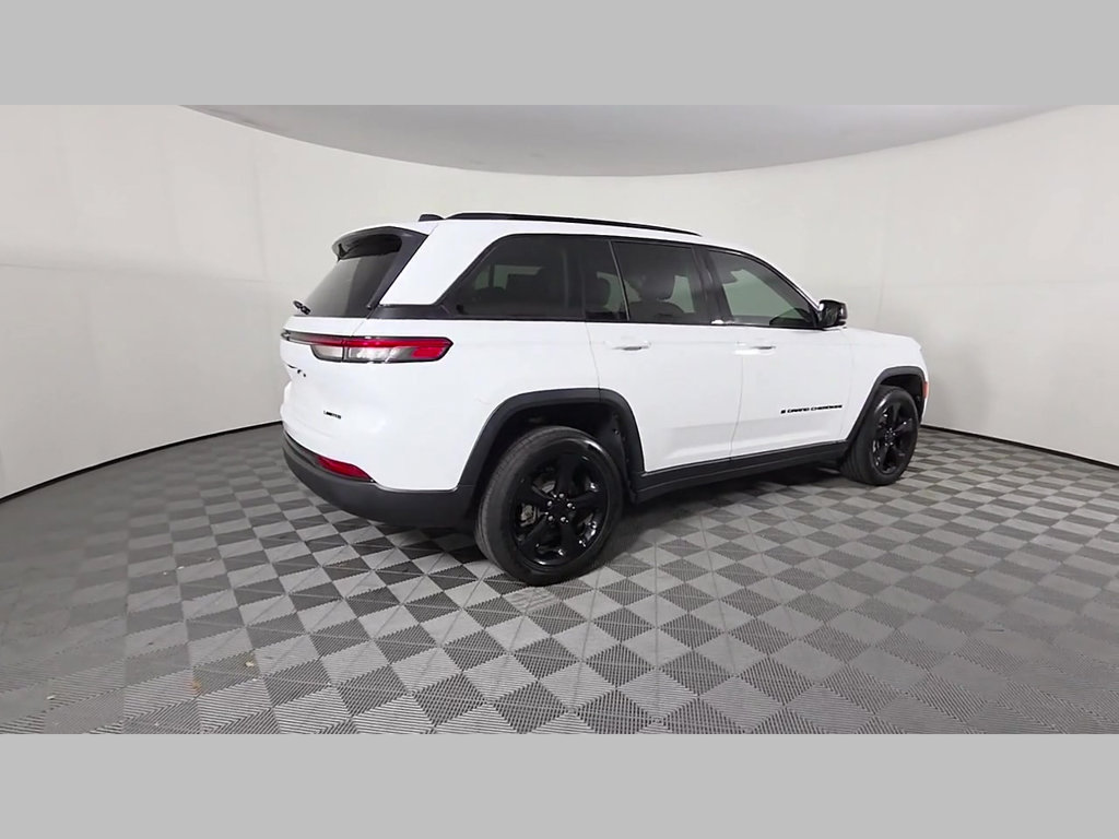 Used 2023 Jeep Grand Cherokee Limited w/ Black Appearance Package AWD/4WD image 40