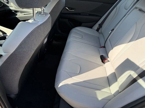 New 2025 Hyundai Elantra Limited image 12