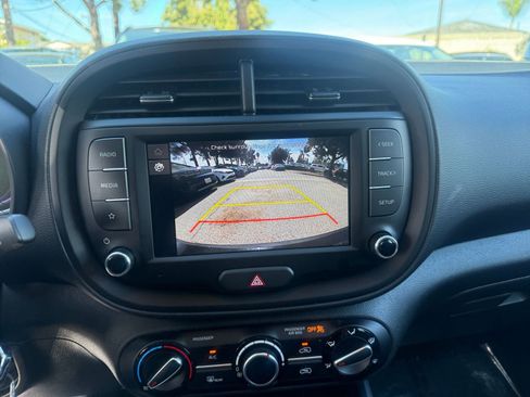 Used 2025 Kia Soul LX w/ LX Technology Package image 21