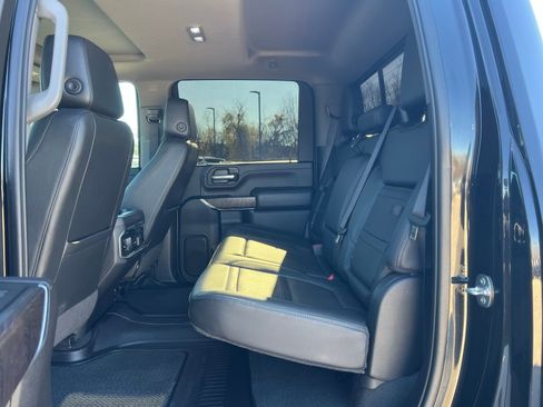 Used 2023 GMC Sierra 2500 Denali w/ Denali Black Diamond Edition image 17