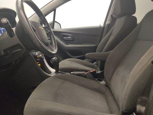 Used 2022 Chevrolet Trax LS w/ Tint and Cruise Package FWD image 17