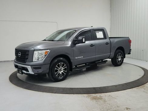 Used 2024 Nissan Titan SV w/ SV Convenience Package AWD/4WD image 4