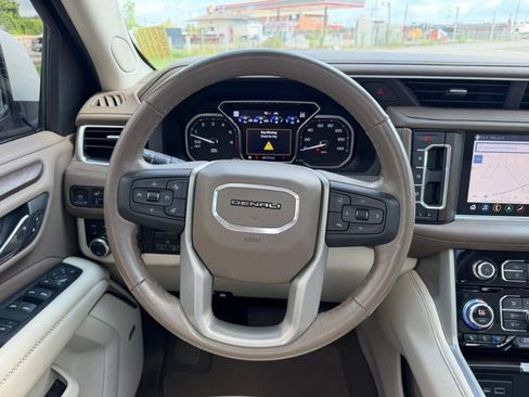 Used 2021 GMC Yukon Denali w/ Denali Premium Package AWD/4WD image 13