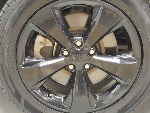 Used 2020 Jeep Cherokee Latitude Plus FWD image 31