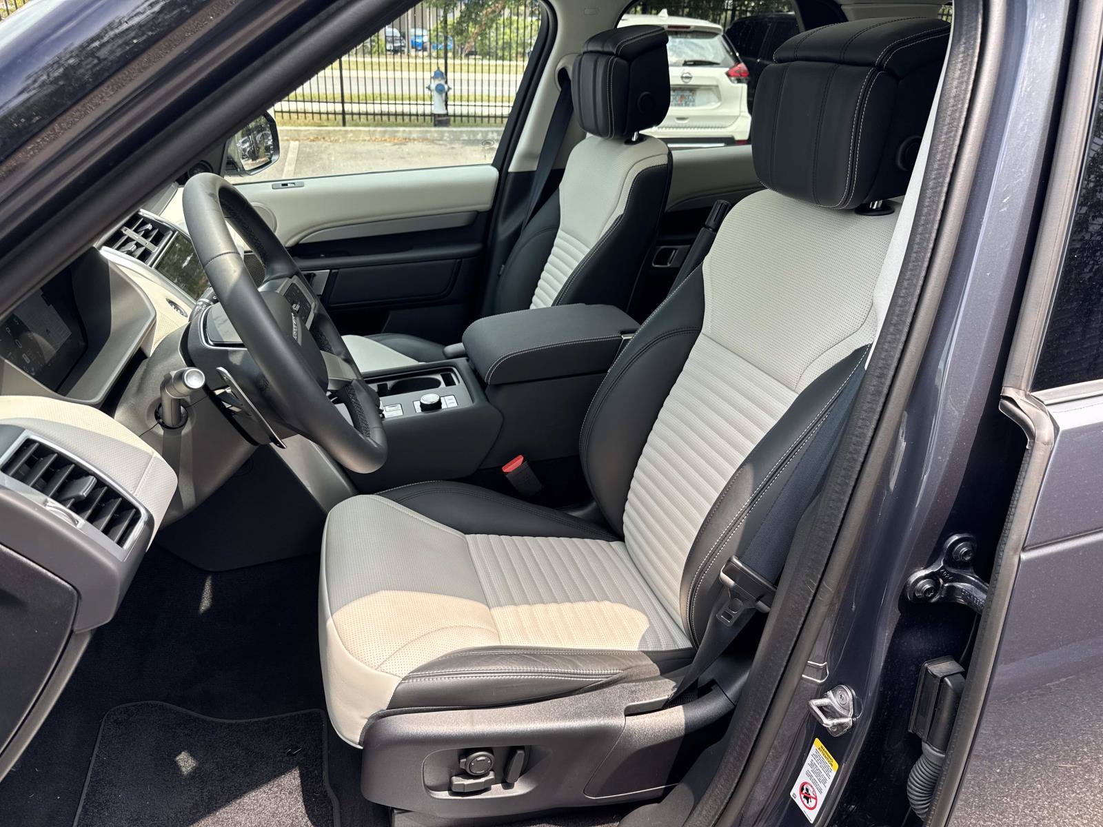 Certified 2026 Land Rover Discovery Limited Edition AWD/4WD image 22