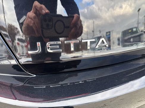 Certified 2023 Volkswagen Jetta SE image 17
