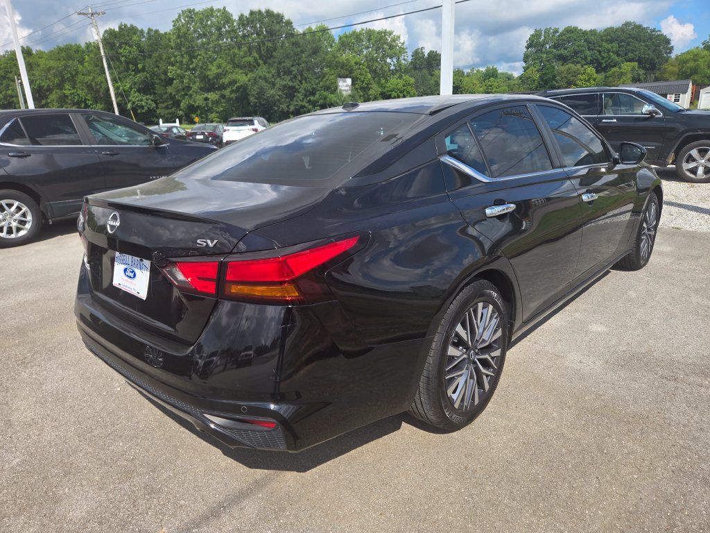 Used 2023 Nissan Altima 2.5 SV w/ SV Premium Package FWD image 4