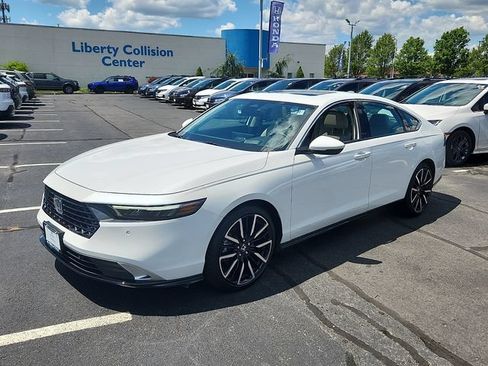 Used 2023 Honda Accord Touring image 3