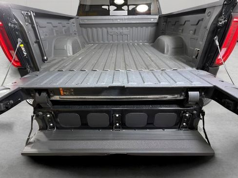 Used 2024 GMC Sierra 1500 SLT AWD/4WD image 31