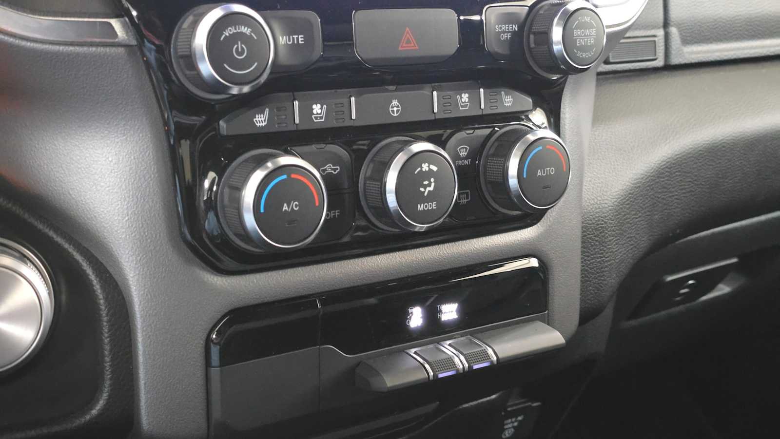 Used 2023 RAM 1500 Laramie AWD/4WD image 33