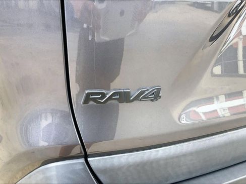 Used 2022 Toyota RAV4 LE FWD image 30