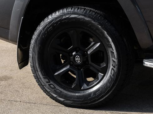 Used 2018 Toyota 4Runner SR5 image 50