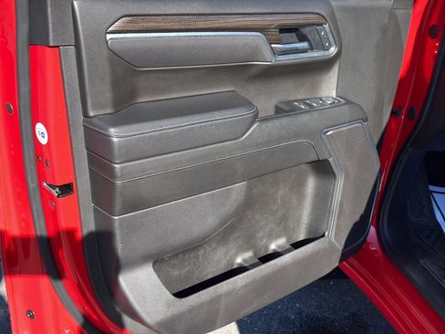 Used 2025 Chevrolet Silverado 1500 LT image 9