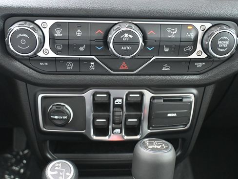 New 2026 Jeep Gladiator Sport AWD/4WD image 15