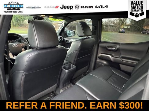 Used 2020 Toyota Tacoma Limited image 34