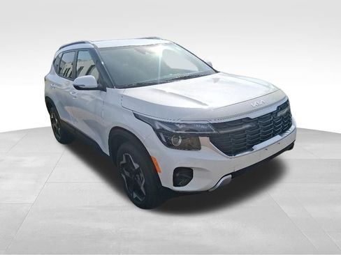 Used 2025 Kia Seltos S AWD/4WD image 3
