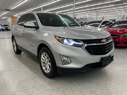 Used 2020 Chevrolet Equinox LT w/ Driver Convenience Package FWD image 4