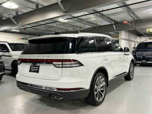 Used 2025 Lincoln Aviator Reserve w/ Illumination Package image 2