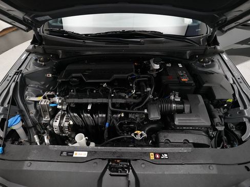Used 2025 Hyundai Elantra Sport image 3