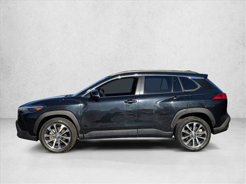 Used 2023 Toyota Corolla Cross XLE image 9