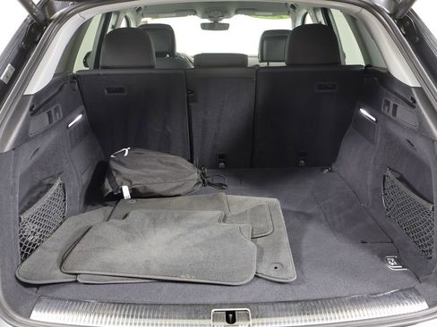 Used 2024 Audi Q5 e Premium w/ Convenience Package image 14