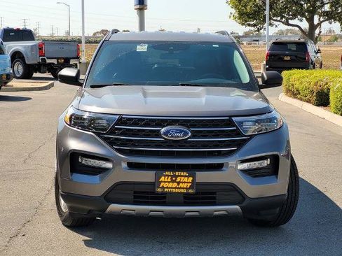 Certified 2022 Ford Explorer XLT w/ Equipment Group 202A AWD/4WD image 2