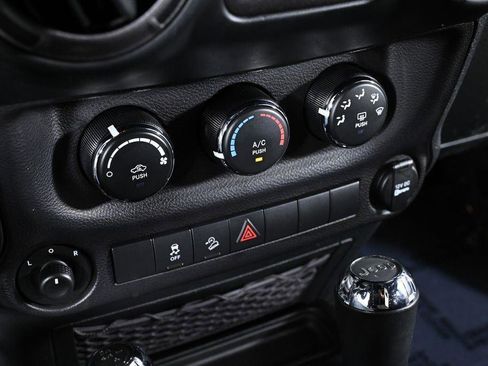 Used 2018 Jeep Wrangler Unlimited Sport S image 19