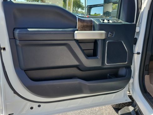 Used 2022 Ford F250 Lariat w/ Lariat Ultimate Package AWD/4WD image 17
