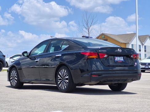 Used 2024 Nissan Altima 2.5 SV FWD image 8