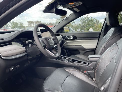 Used 2023 Jeep Compass Limited AWD/4WD image 10