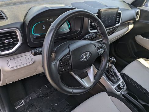 Used 2025 Hyundai Venue SEL FWD image 18