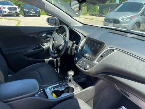 Used 2023 Chevrolet Malibu LS FWD image 2