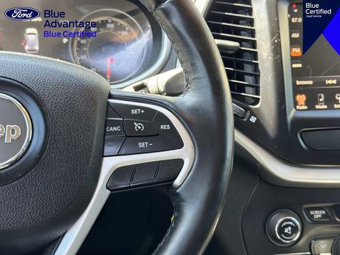 Used 2017 Jeep Cherokee Trailhawk AWD/4WD image 14