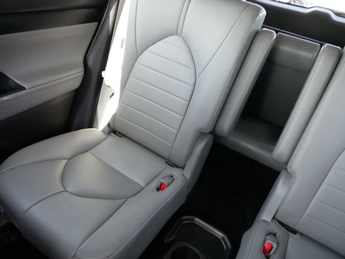 Certified 2020 Toyota Highlander XLE image 12