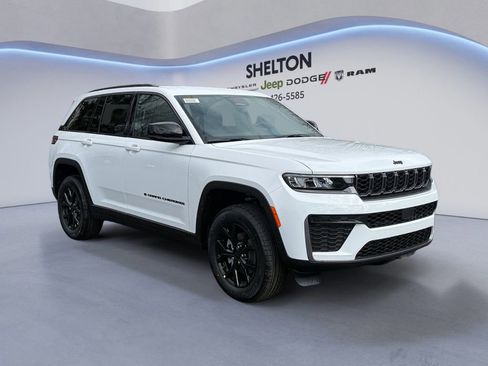 New 2026 Jeep Grand Cherokee Altitude image 8
